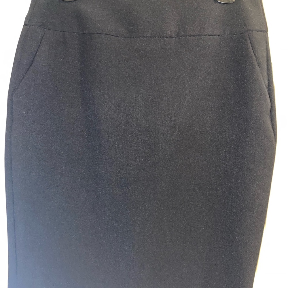 Black petite women’s skirt with pockets and slit in back.